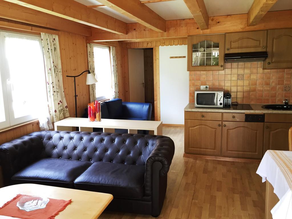 Alpen Chalet كاندرستغ الغرفة الصورة