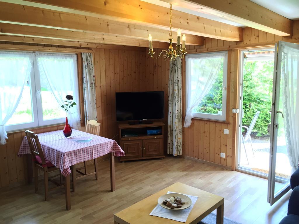 Alpen Chalet كاندرستغ الغرفة الصورة